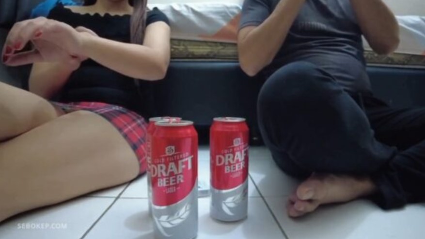 Ajak Rekan Kerja Cewe Yang Sudah Menikah Pulang Kantor Minum Di Apartemen