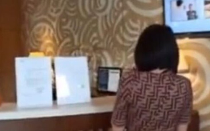Yang Lagi Viral Pilot dan Pramugari Cantik Citylink Viral Di Hotel